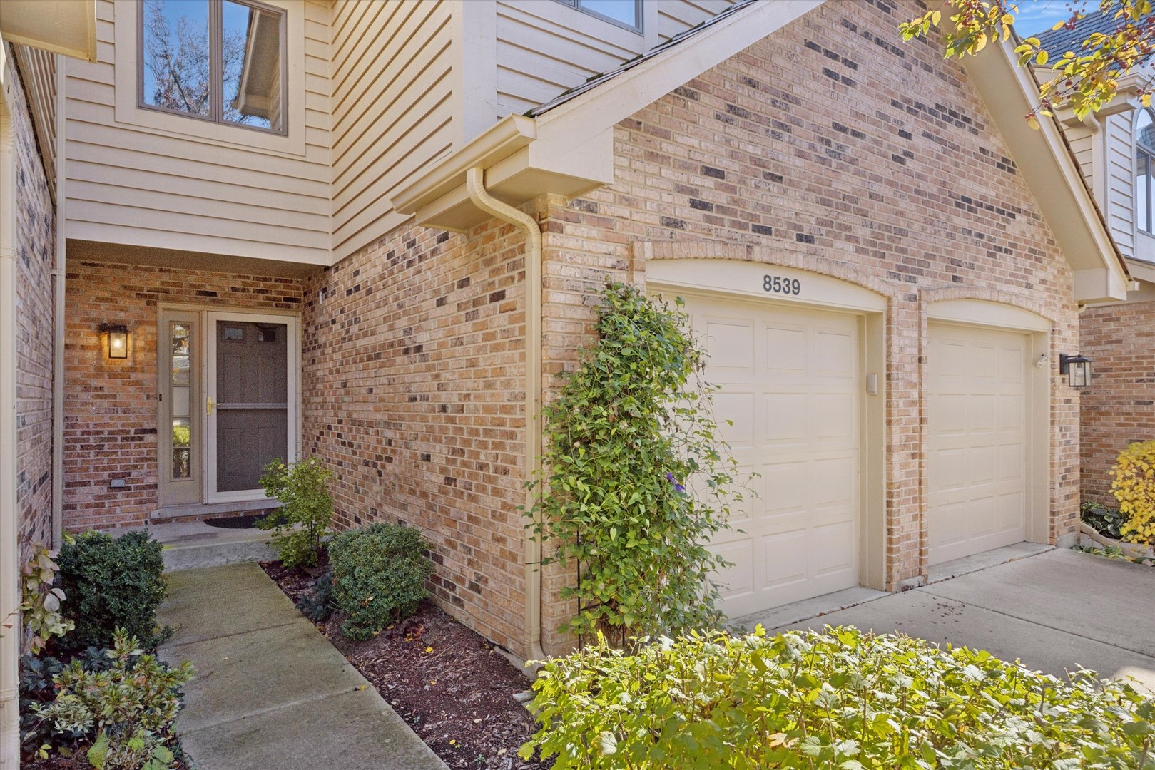 8539 Thistlewood Court, Darien, IL 60561