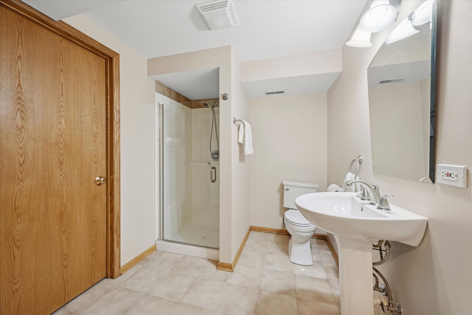 8539 Thistlewood Court, Darien, IL 60561