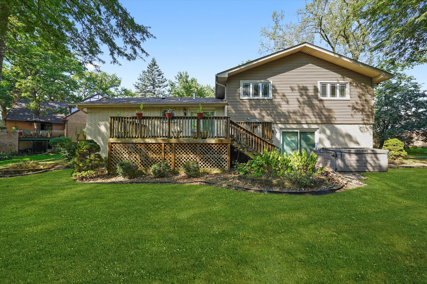 9047 W Oak Crest Court, Palos Hills, IL 60465