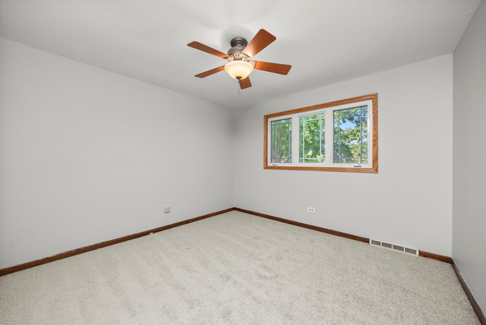 9047 W Oak Crest Court, Palos Hills, IL 60465