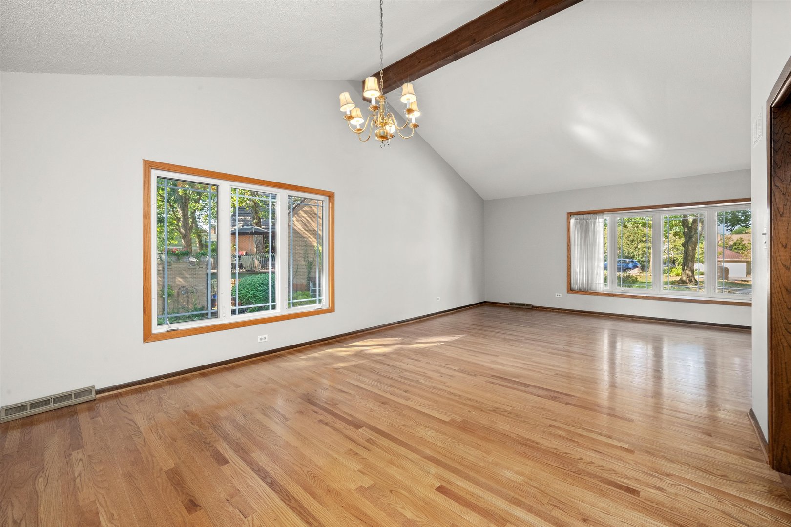 9047 W Oak Crest Court, Palos Hills, IL 60465