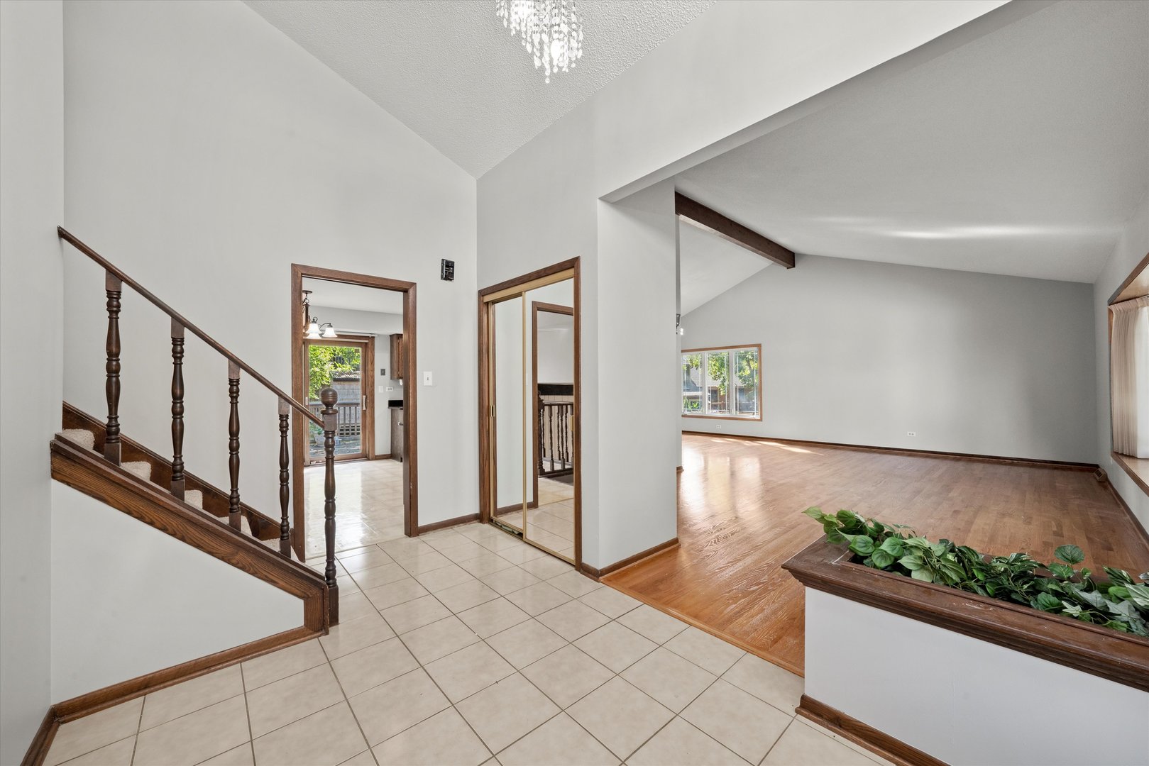 9047 W Oak Crest Court, Palos Hills, IL 60465