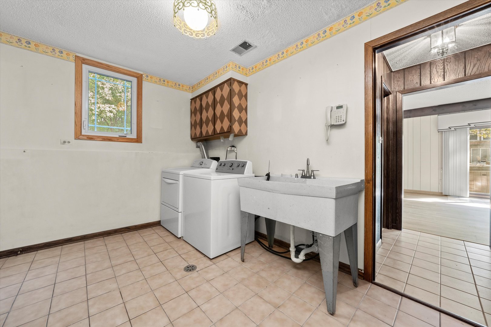 9047 W Oak Crest Court, Palos Hills, IL 60465