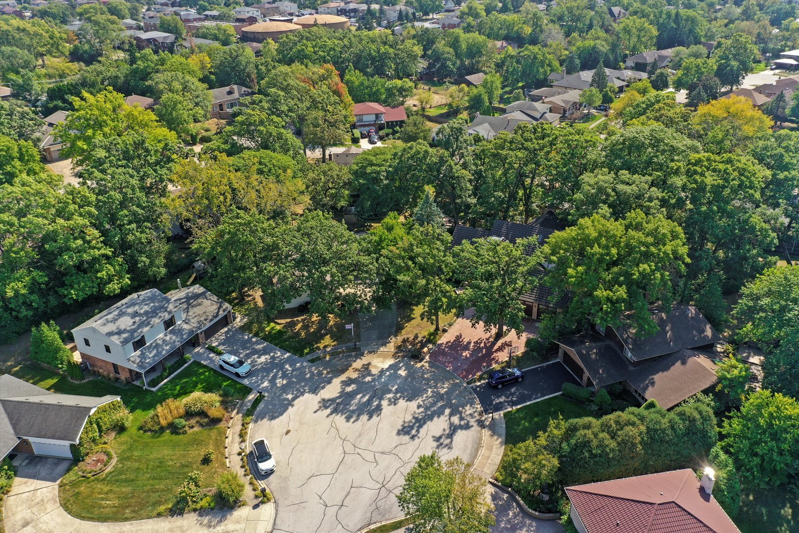 9047 W Oak Crest Court, Palos Hills, IL 60465