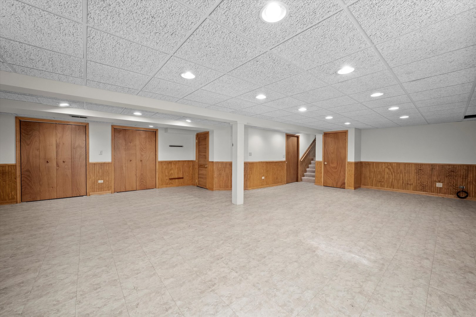 9047 W Oak Crest Court, Palos Hills, IL 60465