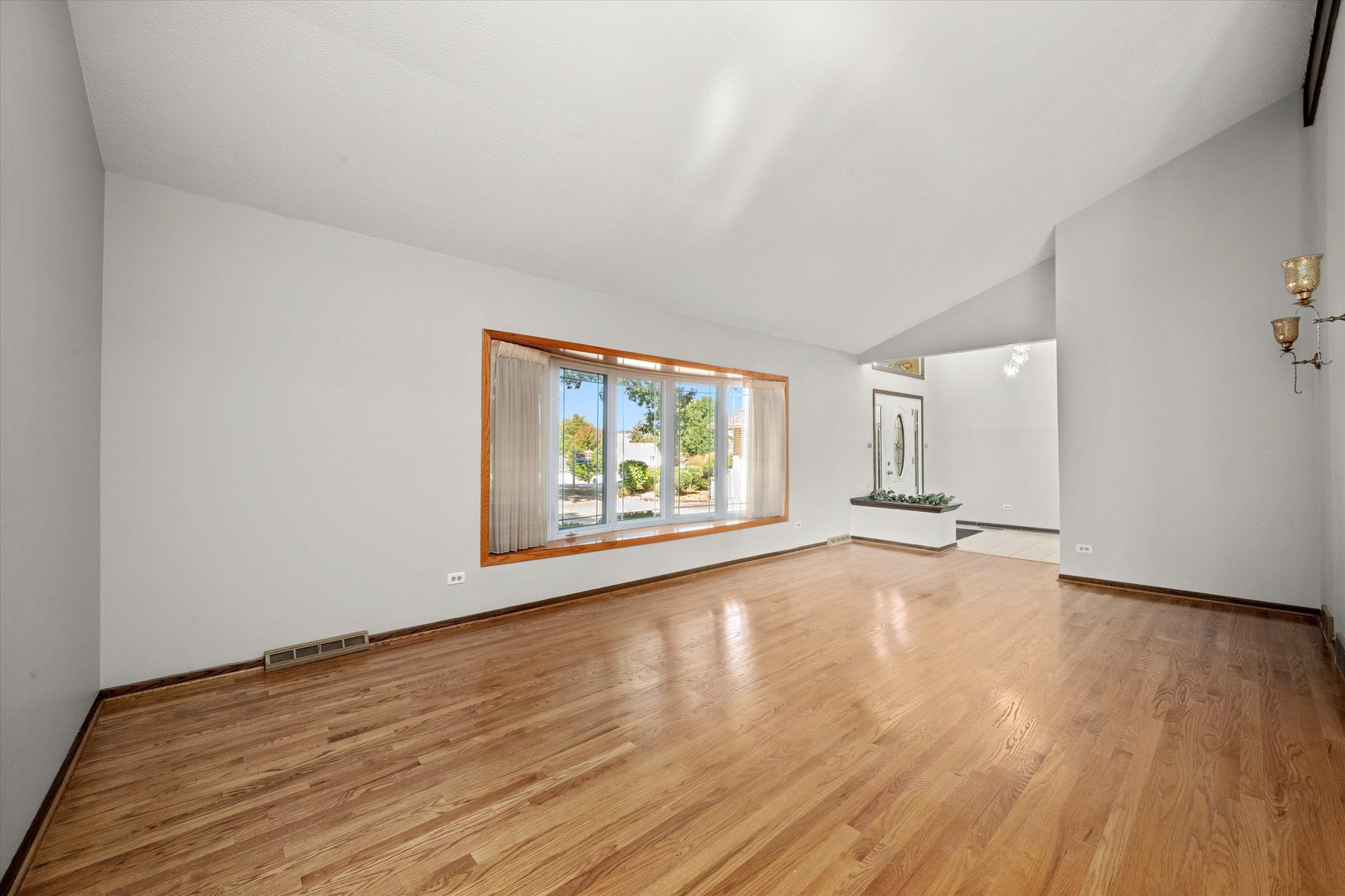 9047 W Oak Crest Court, Palos Hills, IL 60465