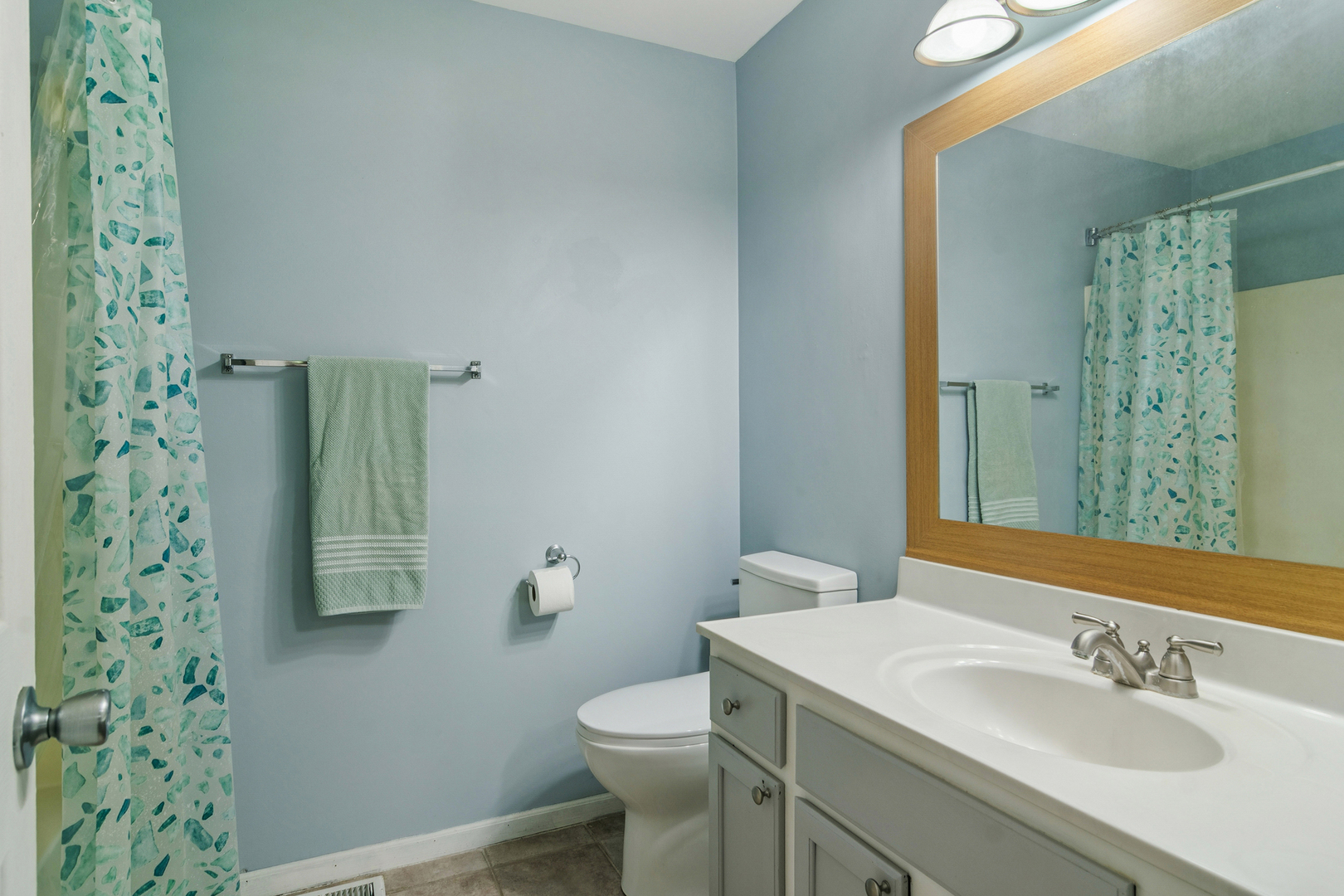 295 Woodridge Circle #H, South Elgin, IL 60177