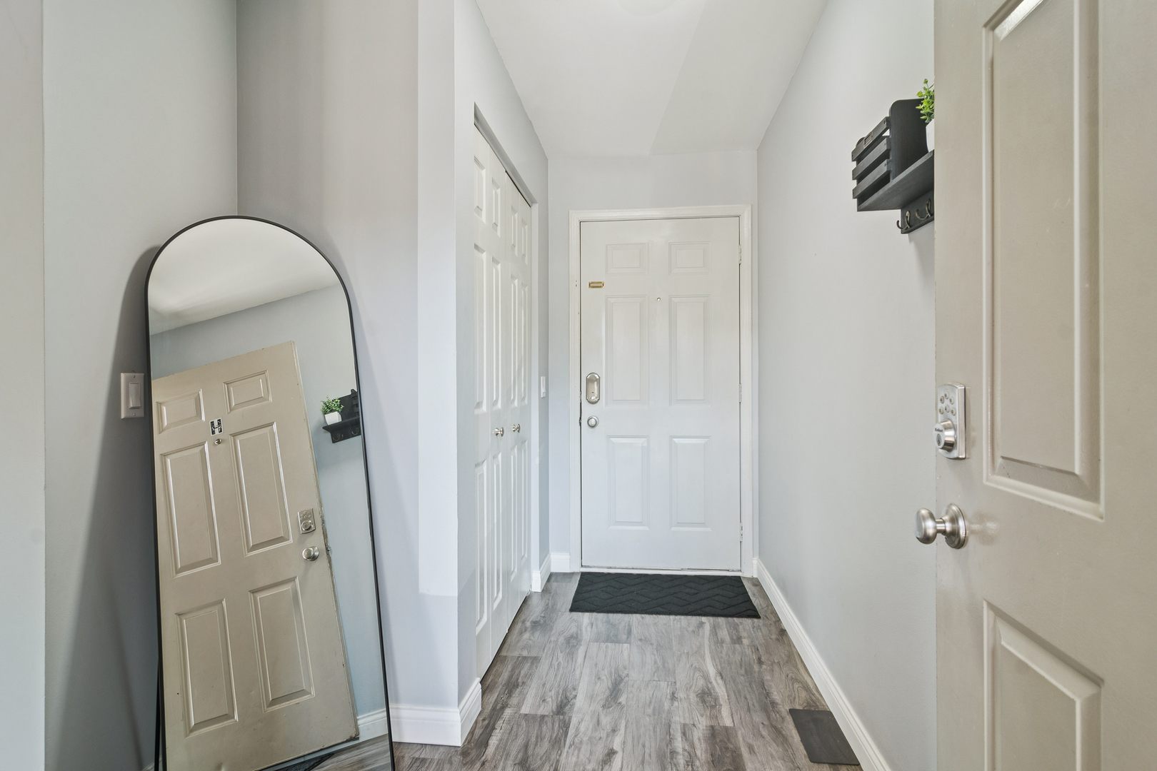 295 Woodridge Circle #H, South Elgin, IL 60177