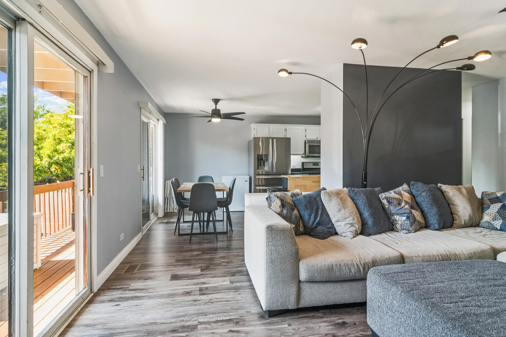 295 Woodridge Circle #H, South Elgin, IL 60177