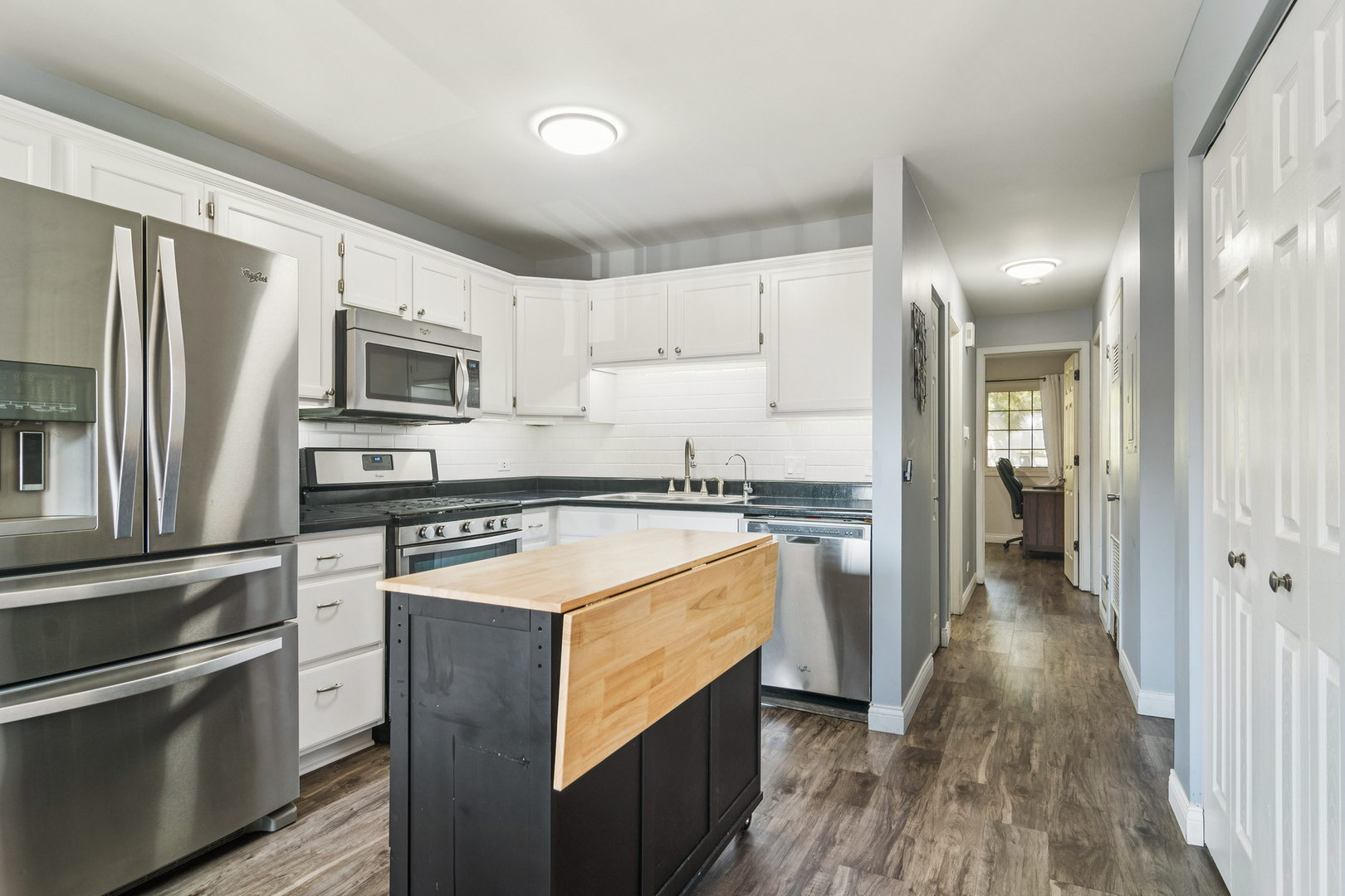 295 Woodridge Circle #H, South Elgin, IL 60177