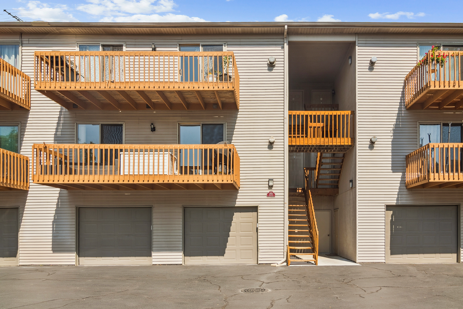 295 Woodridge Circle #H, South Elgin, IL 60177