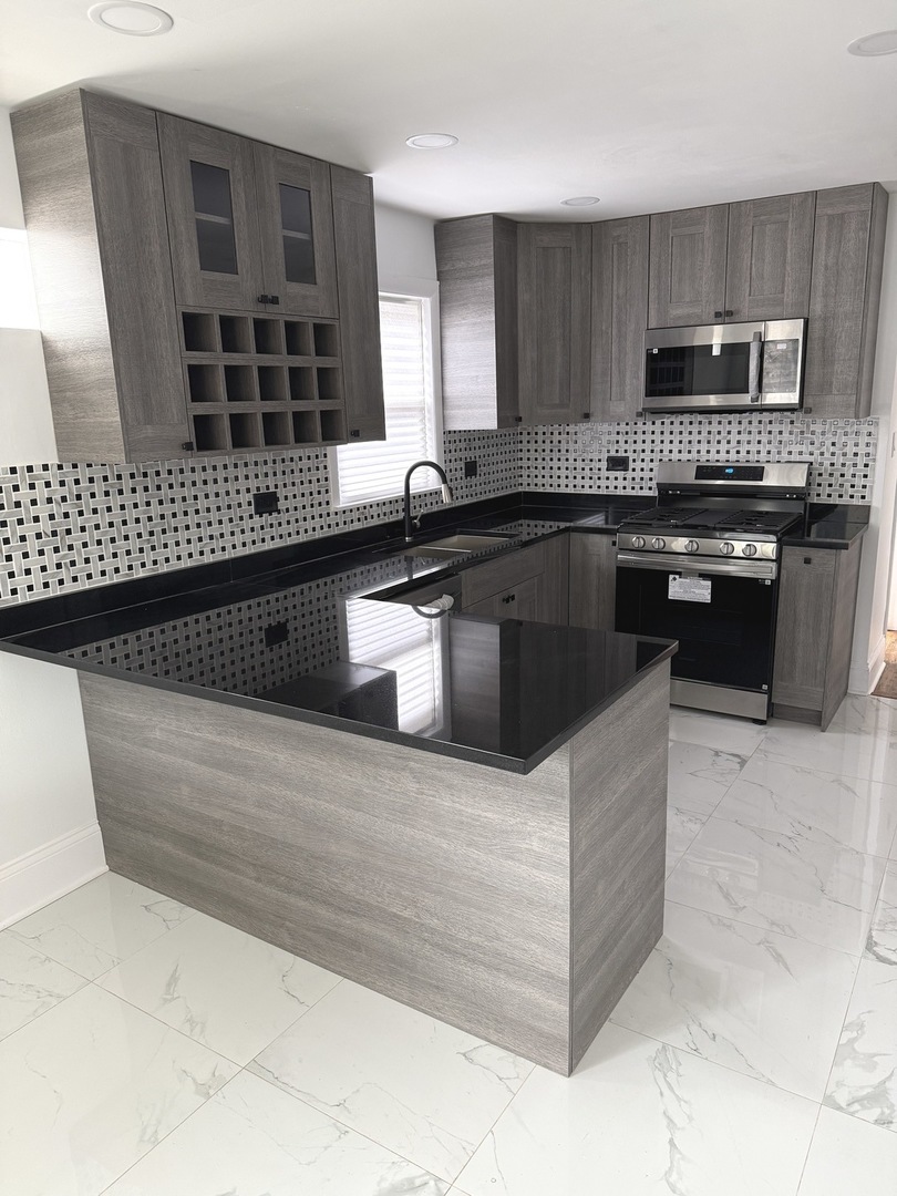 9741 S LOWE Avenue, Chicago, IL 60628