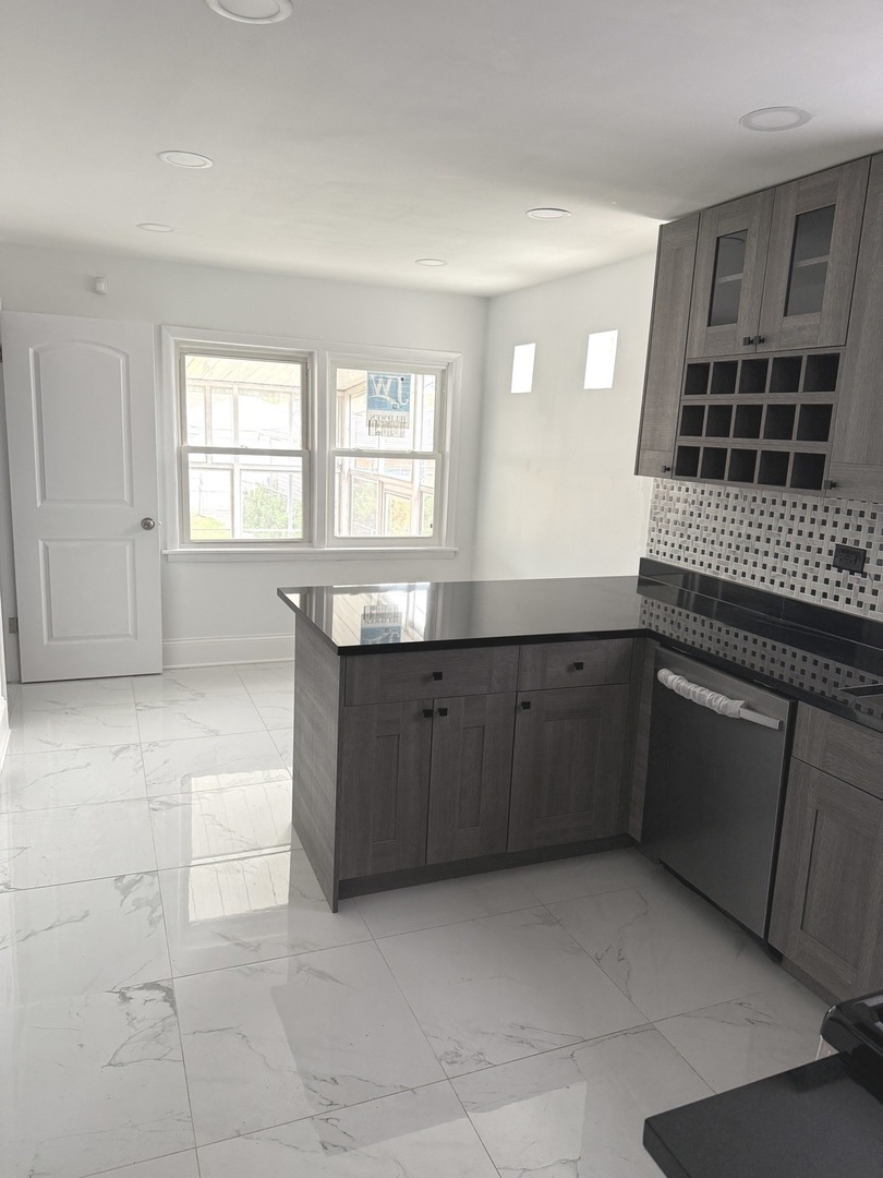 9741 S LOWE Avenue, Chicago, IL 60628