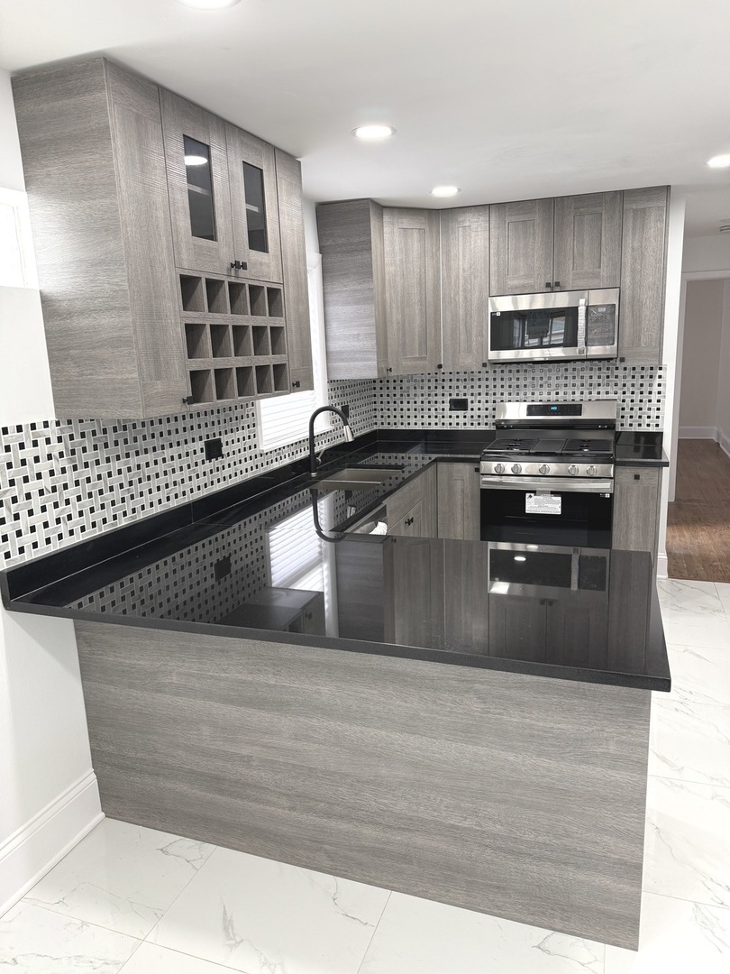 9741 S LOWE Avenue, Chicago, IL 60628