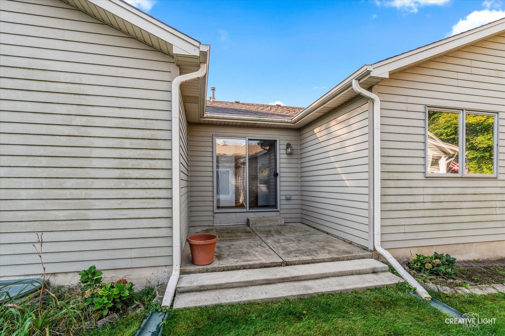 43 S Juniper Drive, North Aurora, IL 60542