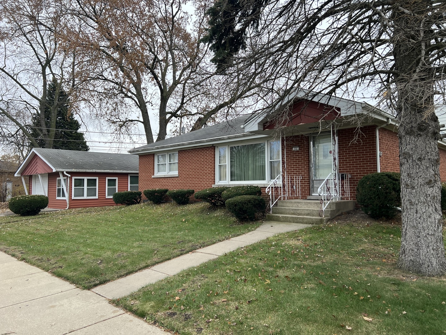 737 Newell Avenue, Calumet City, IL 60409
