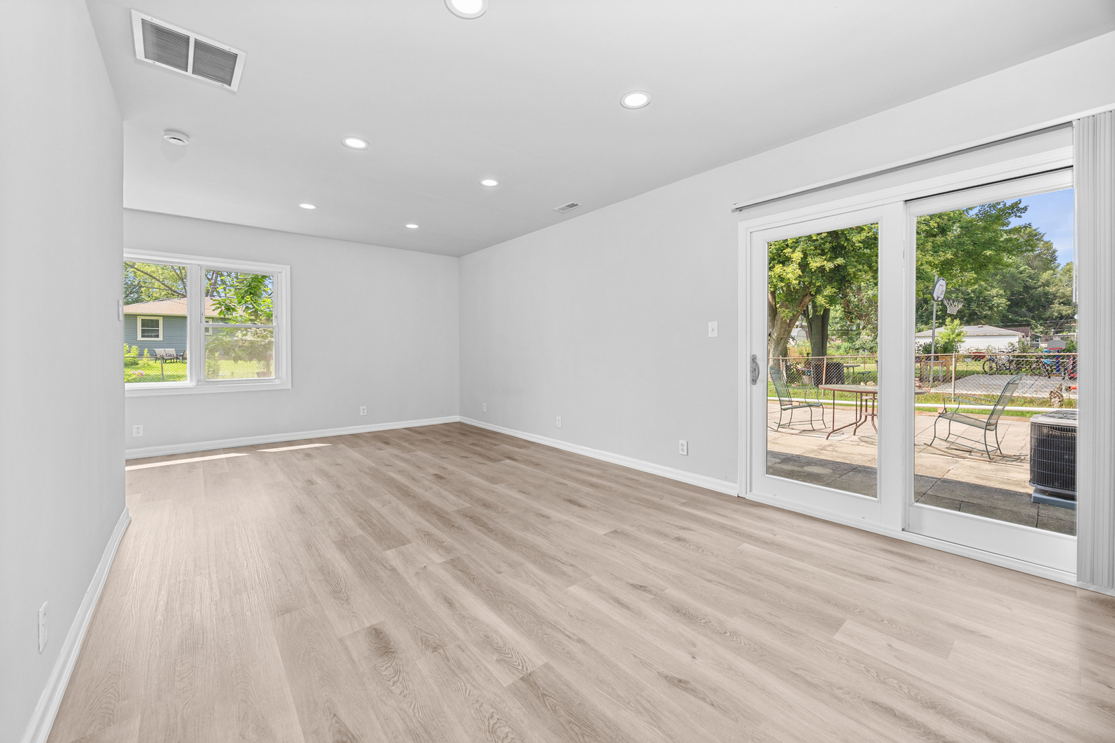 6640 Peach Tree Street, Hanover Park, IL 60133