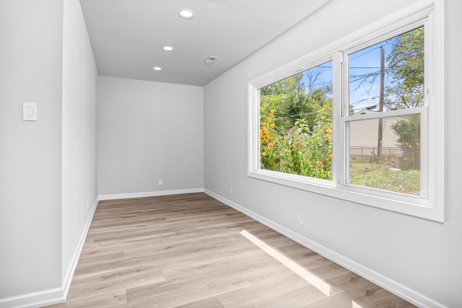 6640 Peach Tree Street, Hanover Park, IL 60133