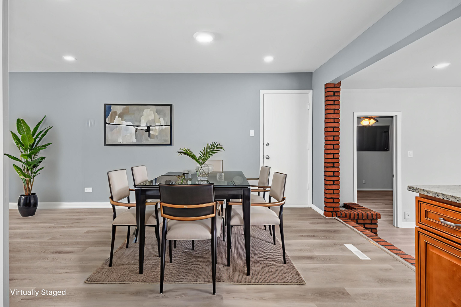 6640 Peach Tree Street, Hanover Park, IL 60133