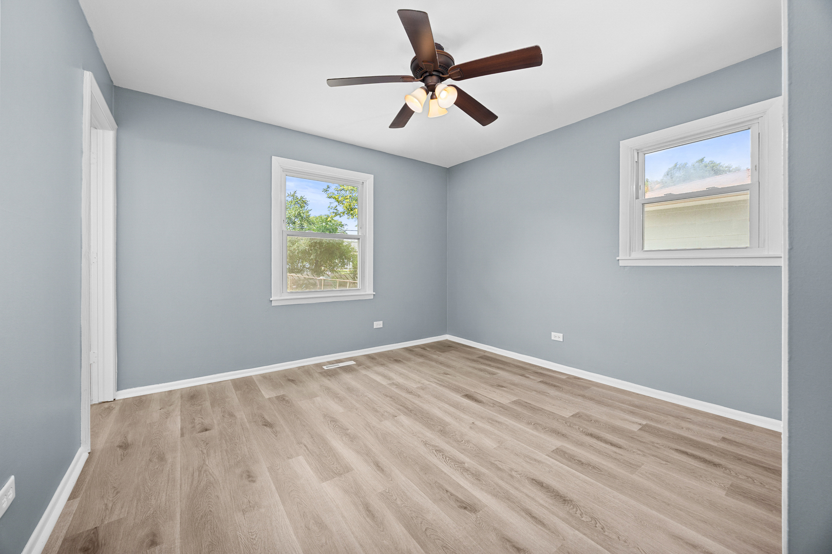 6640 Peach Tree Street, Hanover Park, IL 60133