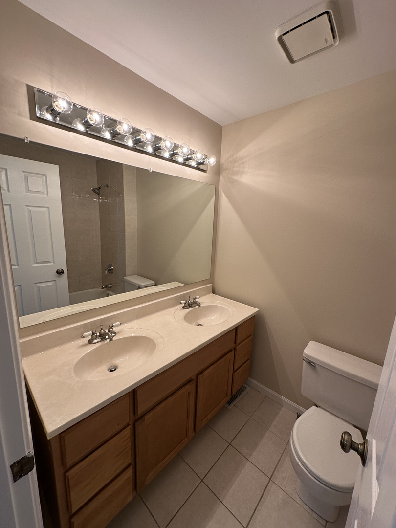 1301 Haverhill Circle, Naperville, IL 60563