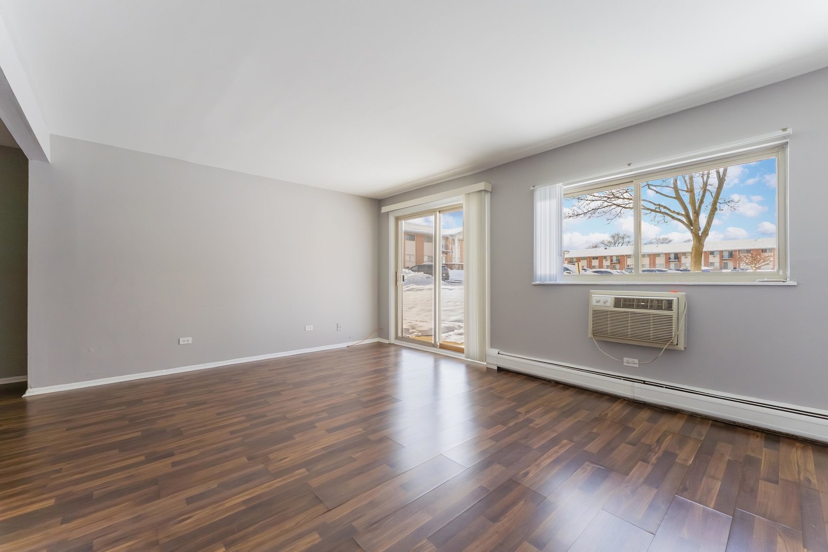 703 E Fullerton Avenue #107, Glendale Heights, IL 60139