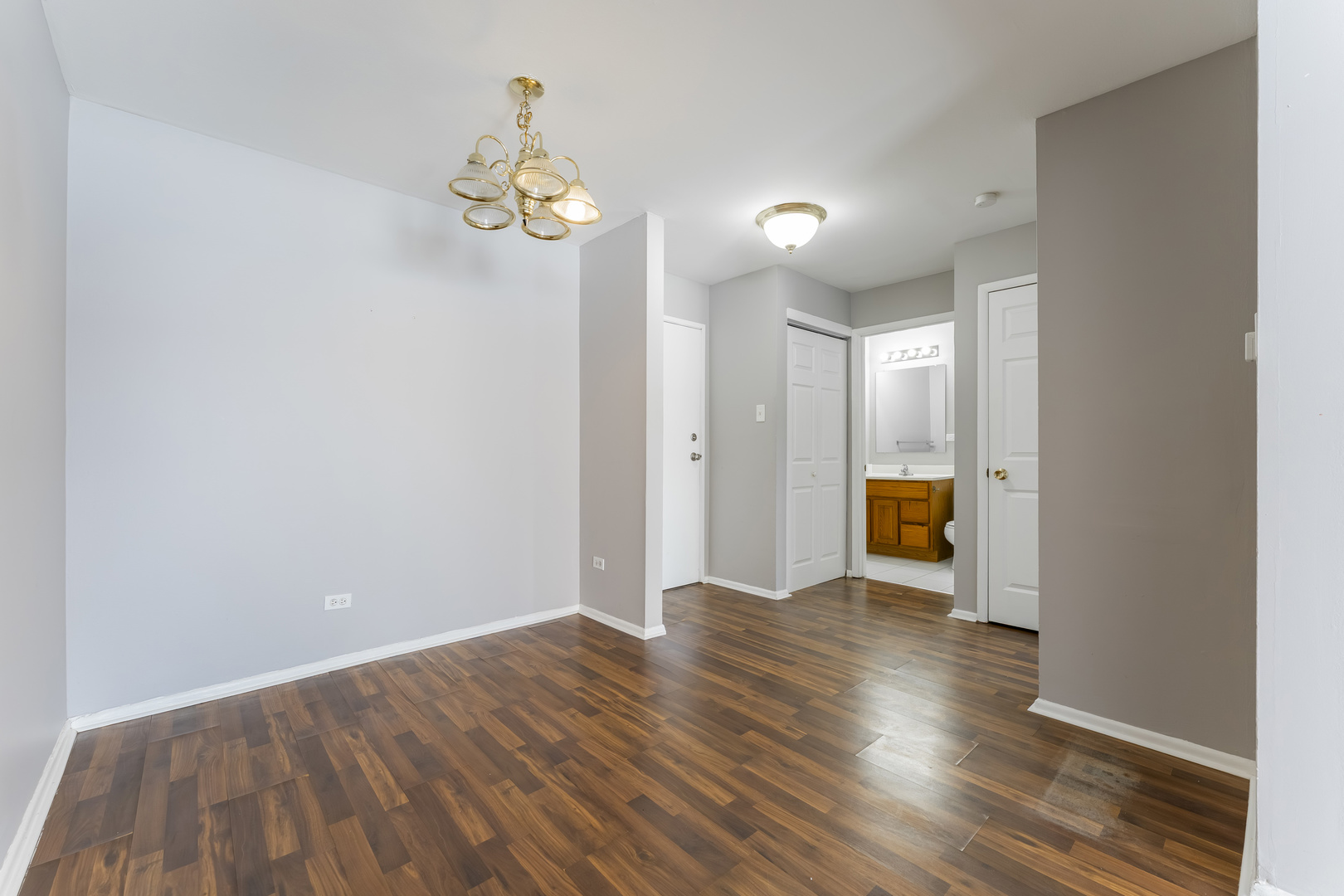 703 E Fullerton Avenue #107, Glendale Heights, IL 60139