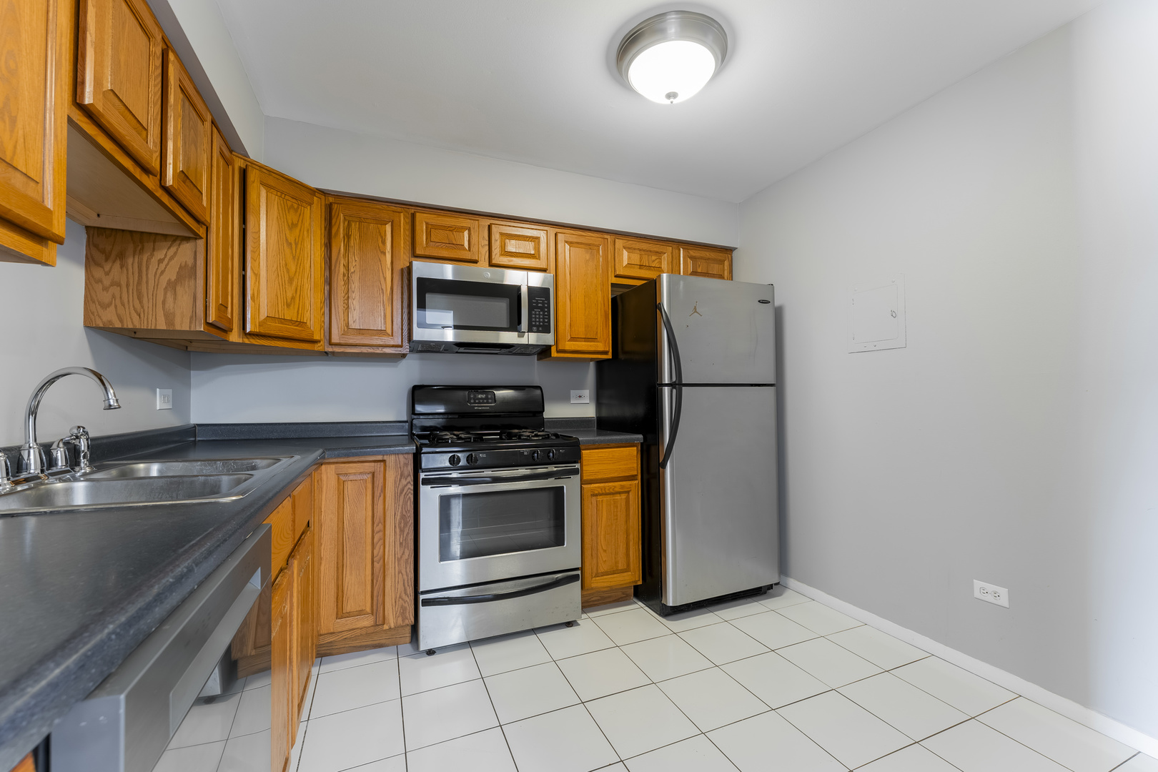 703 E Fullerton Avenue #107, Glendale Heights, IL 60139