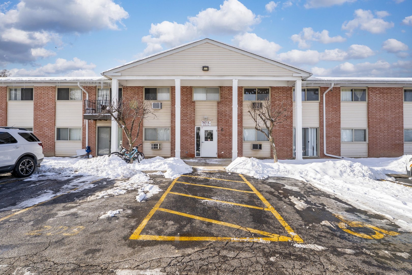 703 E Fullerton Avenue #107, Glendale Heights, IL 60139