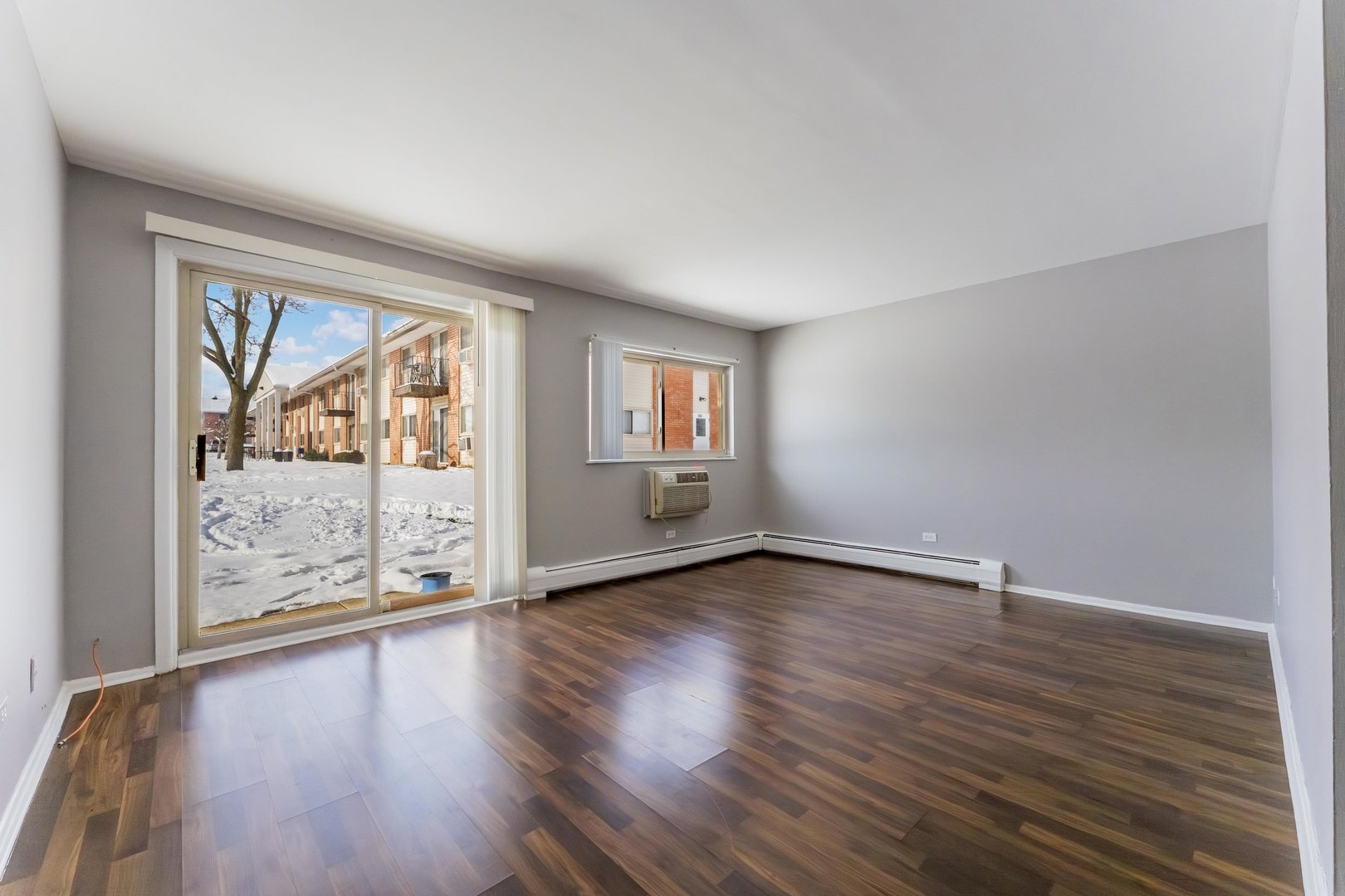 703 E Fullerton Avenue #107, Glendale Heights, IL 60139