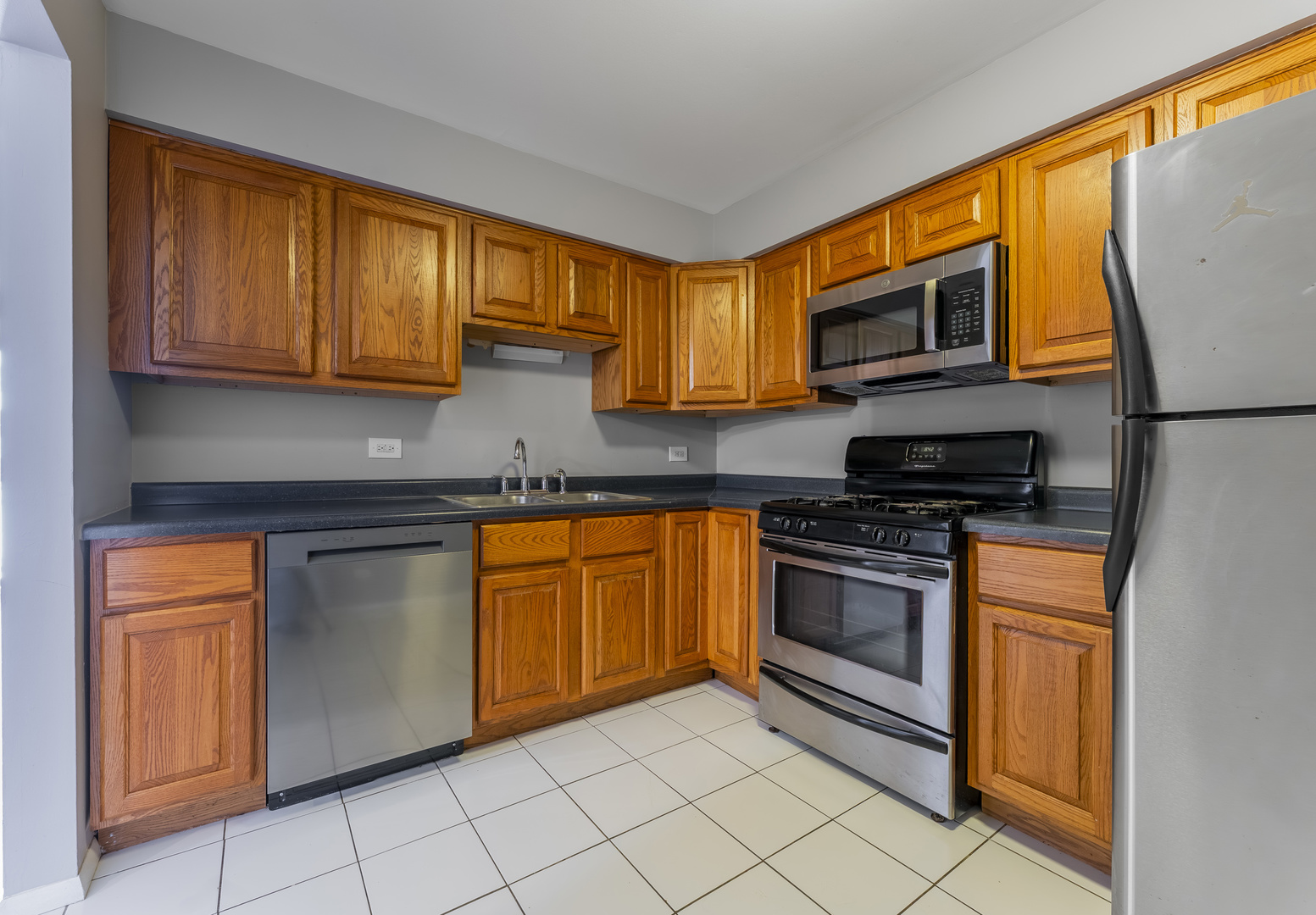 703 E Fullerton Avenue #107, Glendale Heights, IL 60139