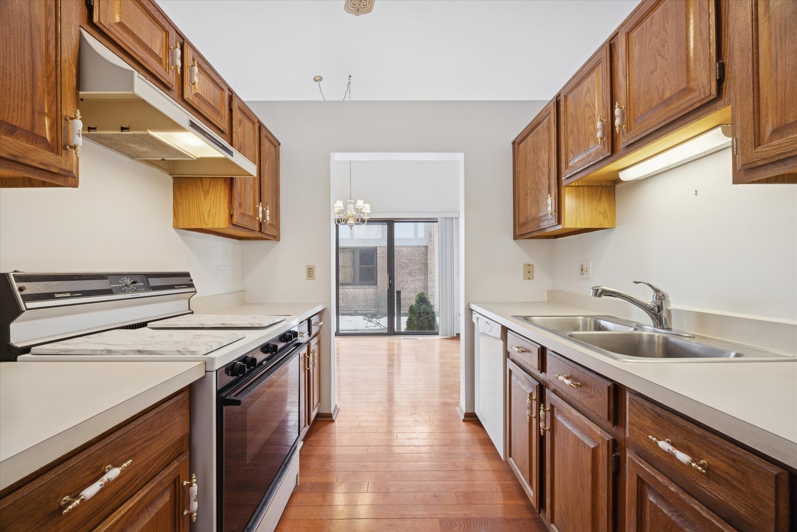 3033 Ashton Court, Westchester, IL 60154