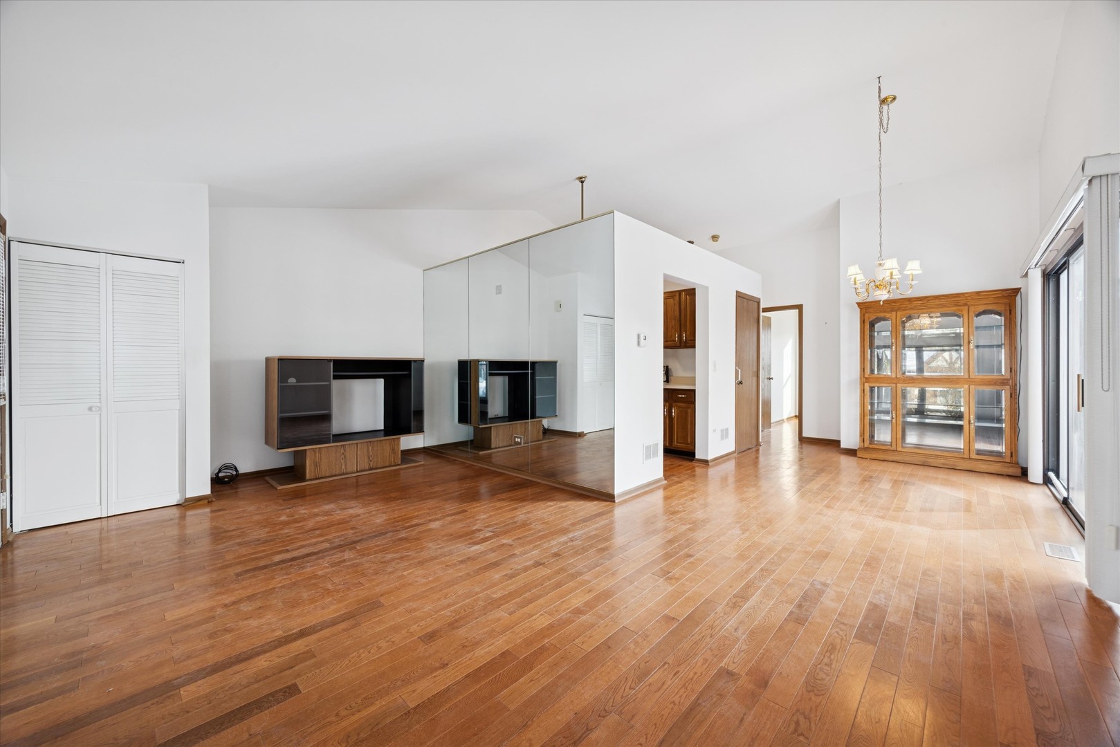 3033 Ashton Court, Westchester, IL 60154