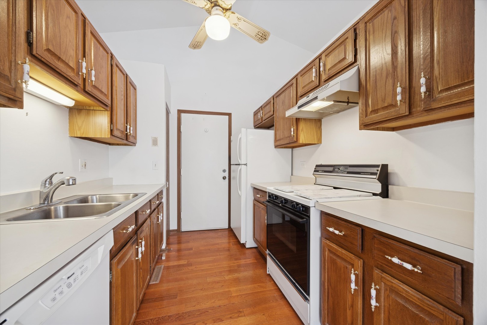 3033 Ashton Court, Westchester, IL 60154