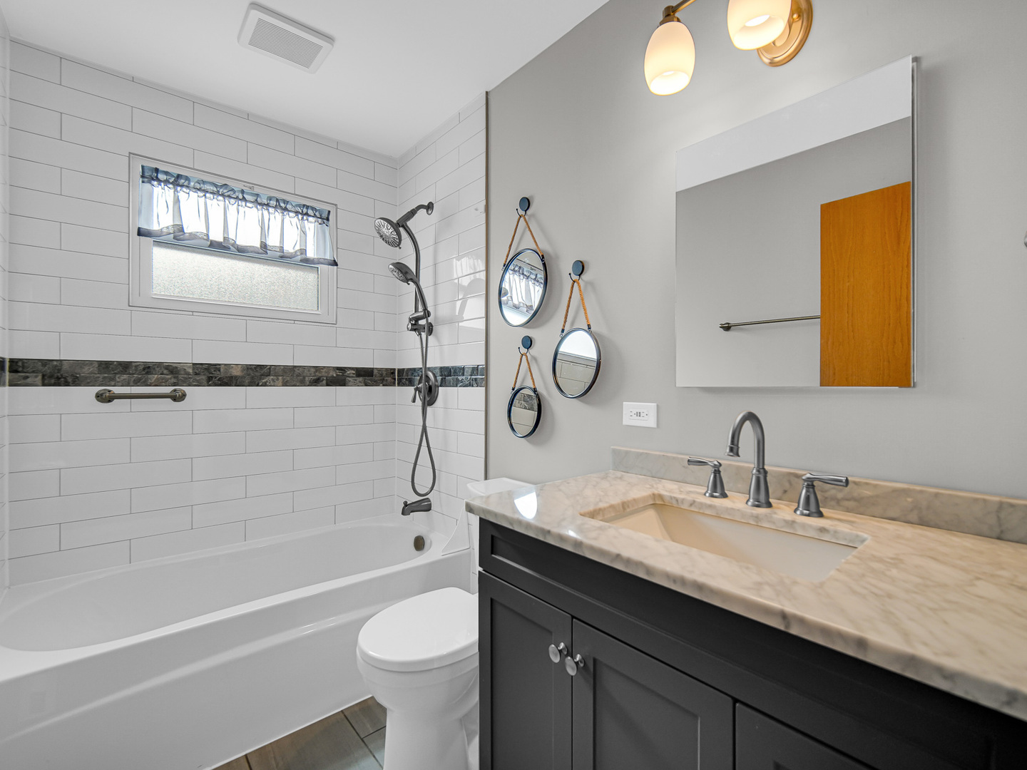 11811 S Tripp Avenue, Alsip, IL 60803