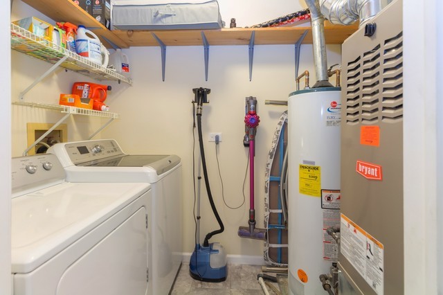 202 College Crossing #162, Rolling Meadows, IL 60008