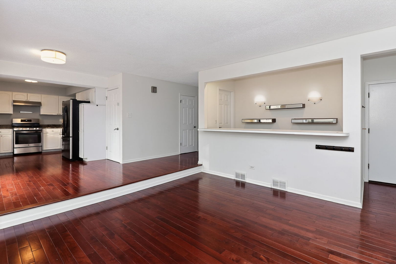 806 Hillview Drive, Lemont, IL 60439