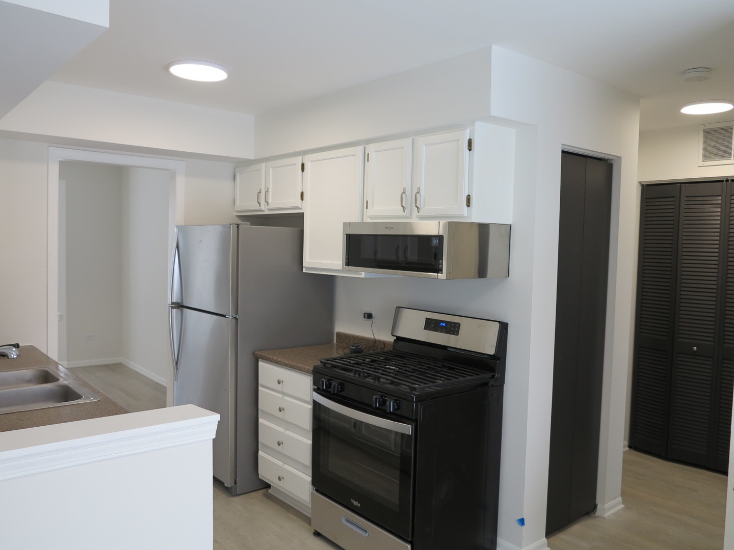 415 Newbury Drive, Island Lake, IL 60042