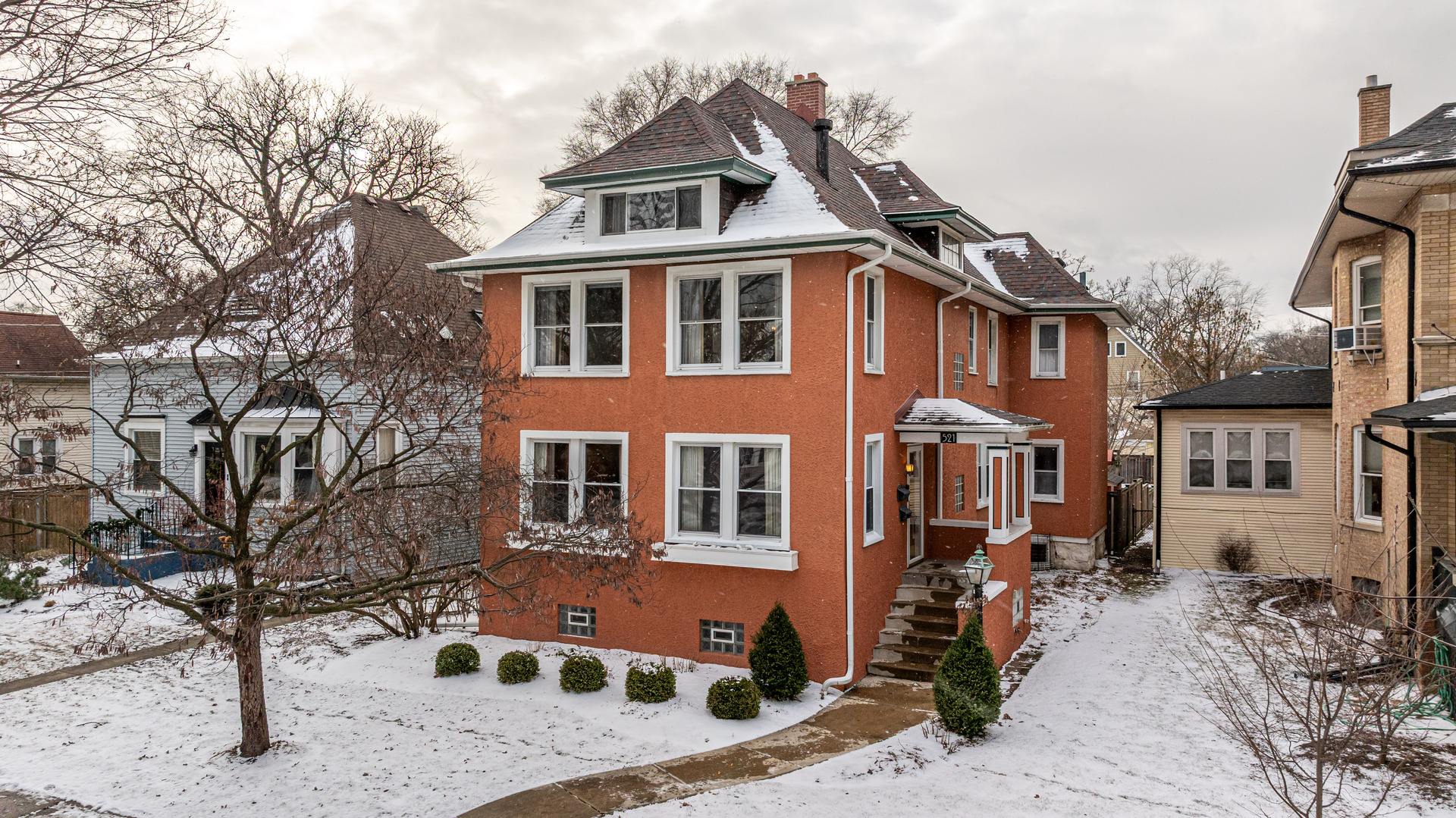 521 N Harvey Avenue, Oak Park, IL 60302