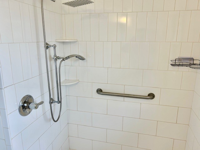 1515 Six Points Road, Bloomington, IL 61701