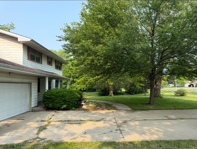 1515 Six Points Road, Bloomington, IL 61701