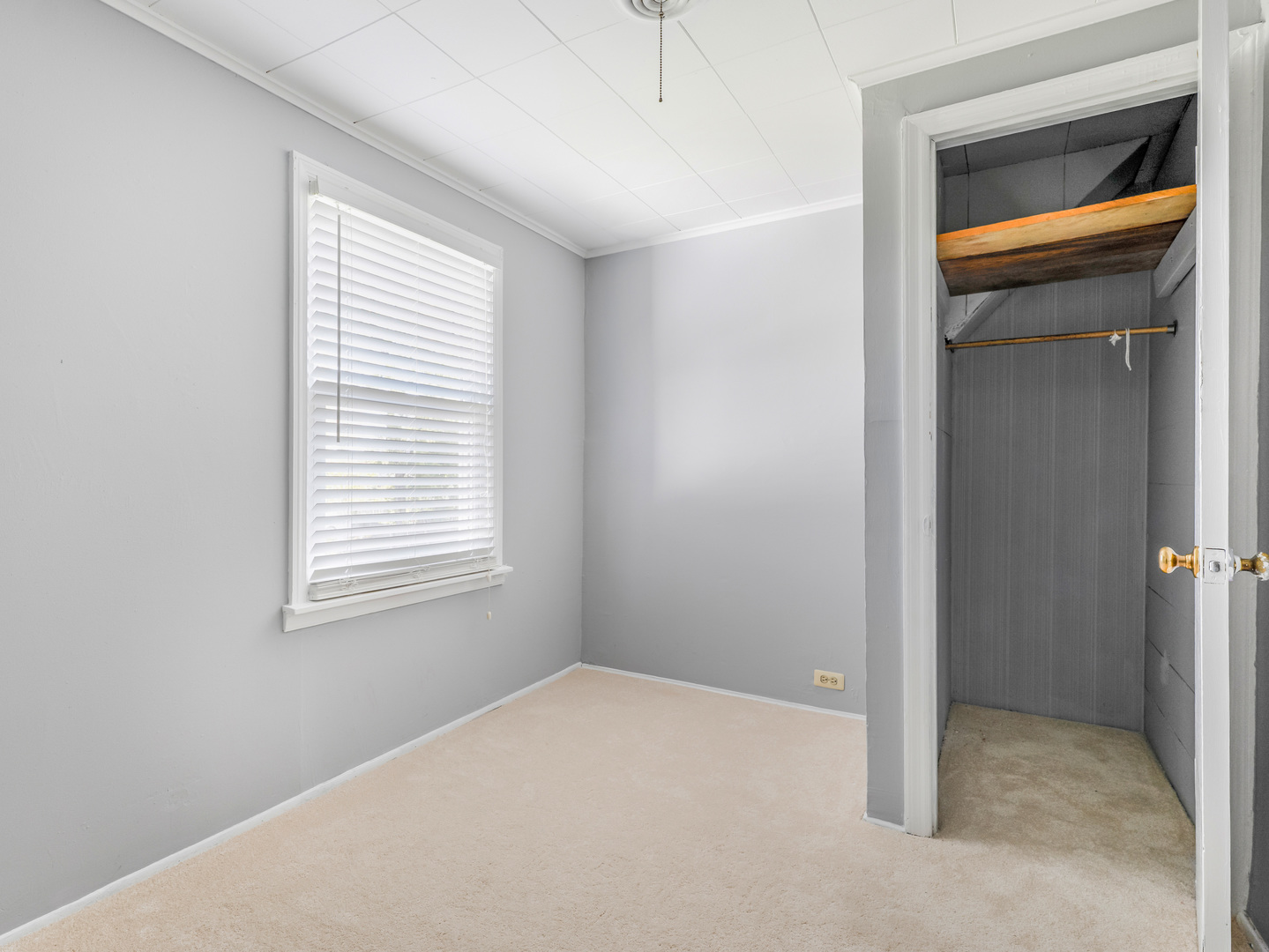 3111 Stillwell Drive, Des Plaines, IL 60018