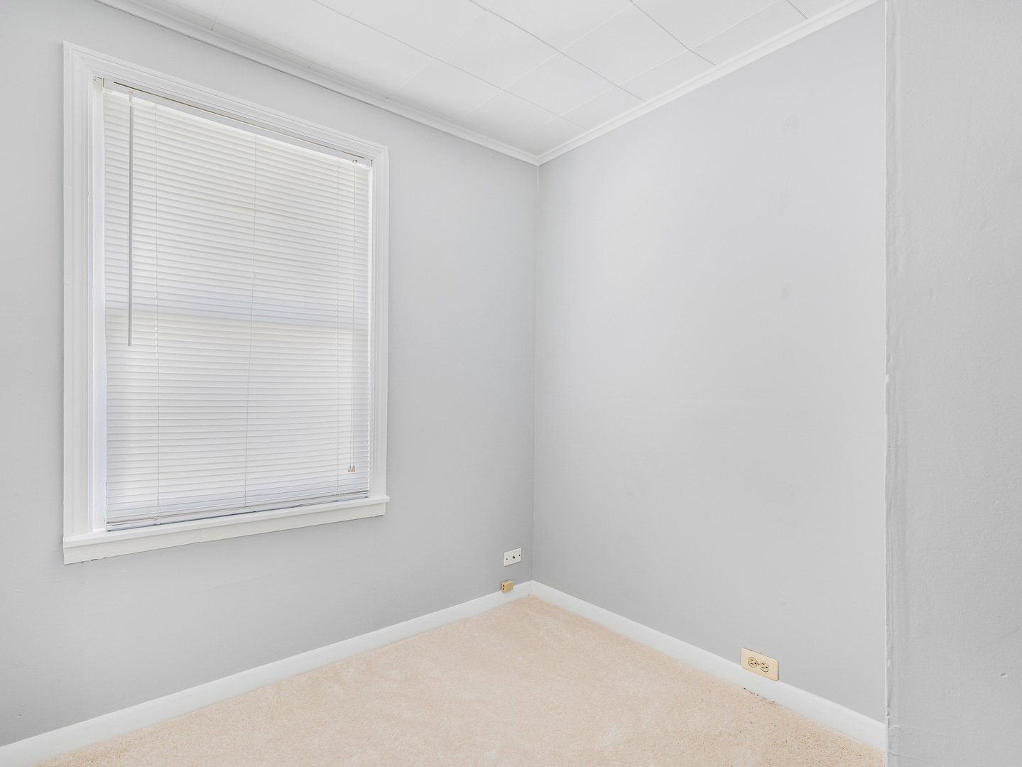 3111 Stillwell Drive, Des Plaines, IL 60018