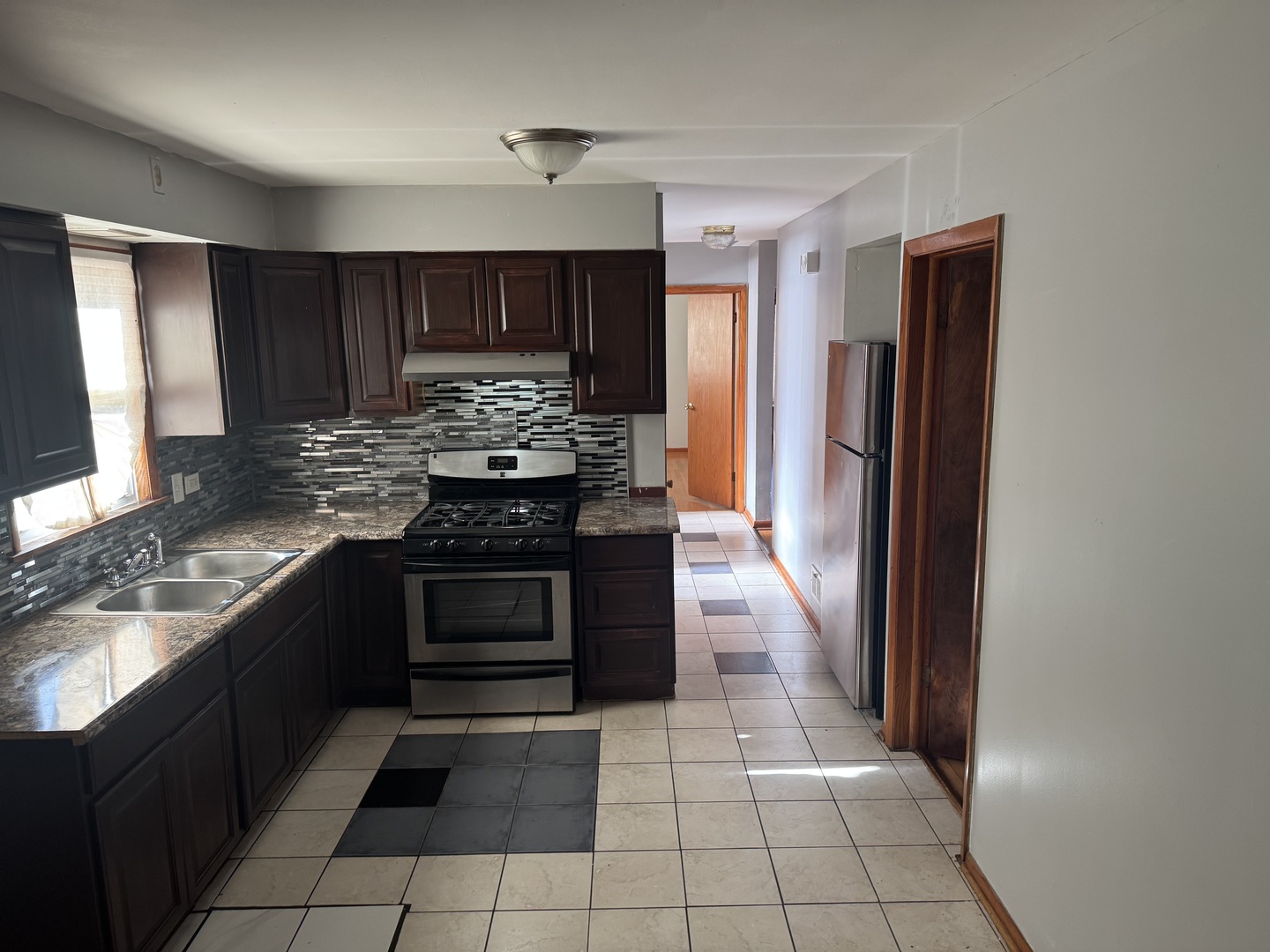 9855 S California Avenue, Evergreen Park, IL 60805