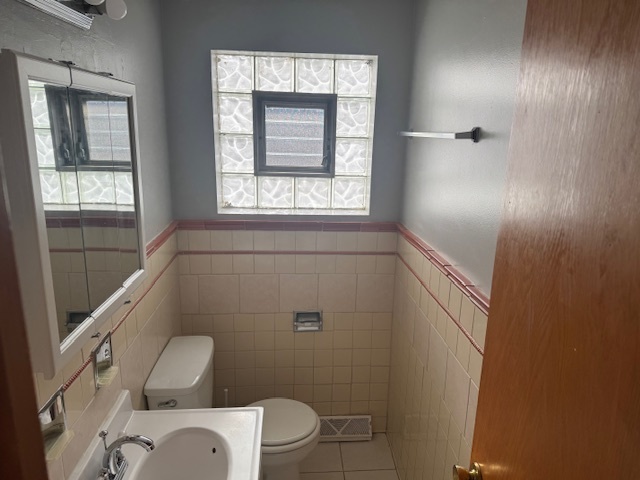 9855 S California Avenue, Evergreen Park, IL 60805