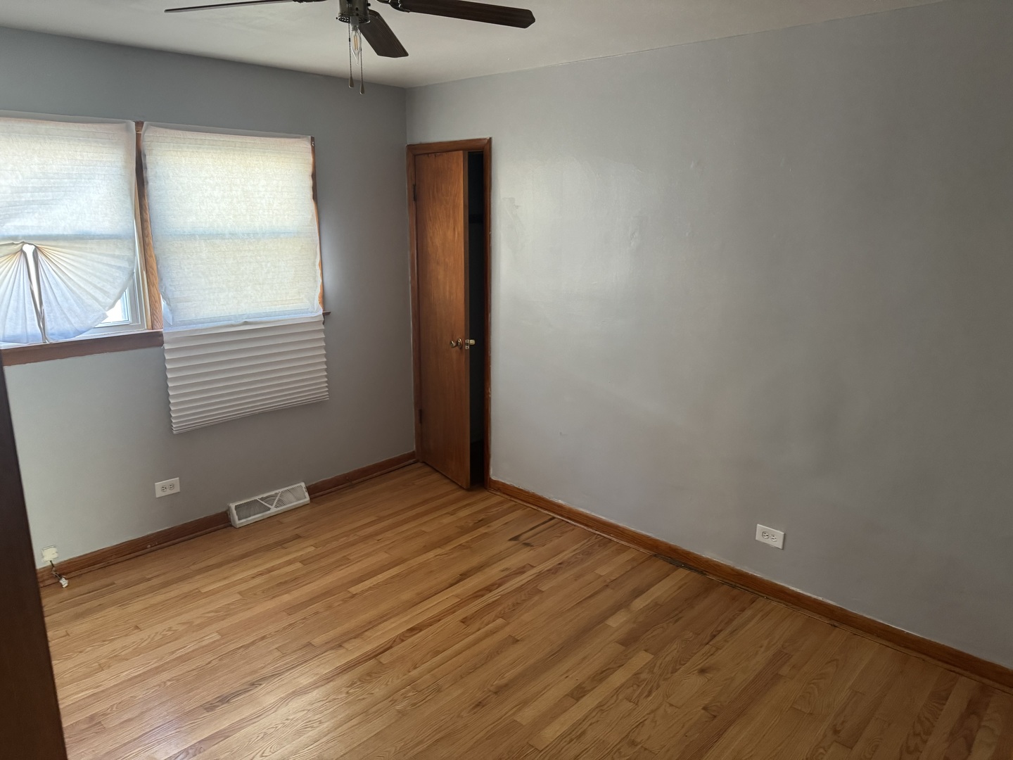 9855 S California Avenue, Evergreen Park, IL 60805