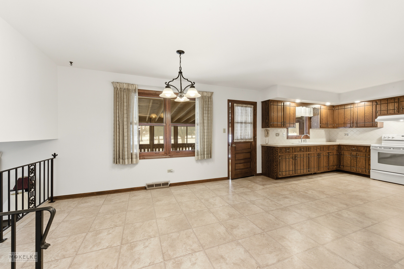 15 Navajo Court, Oswego, IL 60543