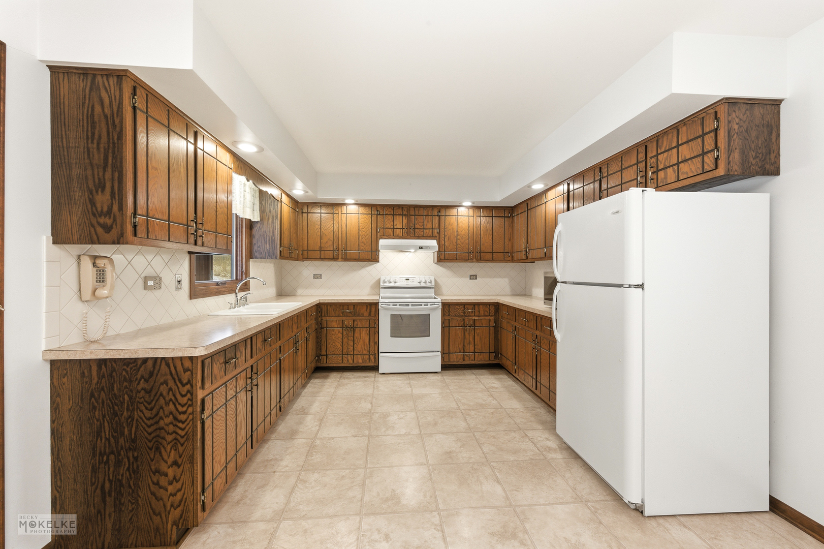 15 Navajo Court, Oswego, IL 60543