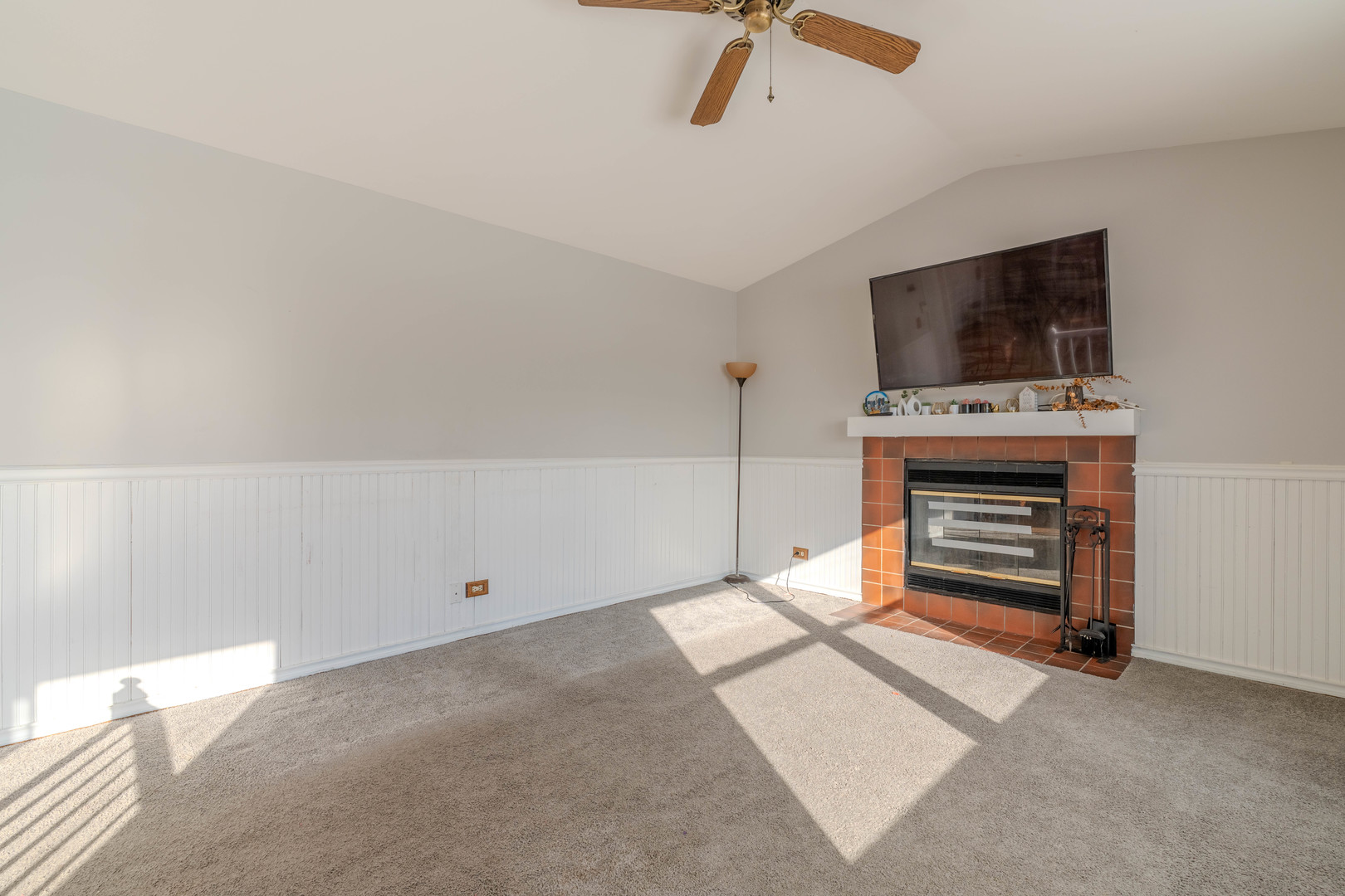 601 Bluff Street, Carol Stream, IL 60188