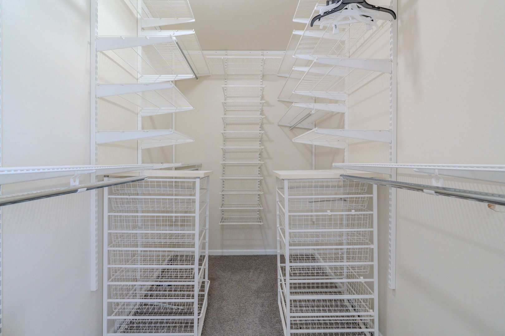 601 Bluff Street, Carol Stream, IL 60188